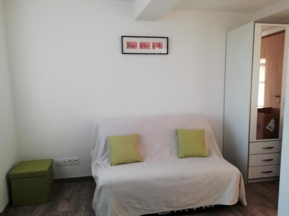 Apartment Port